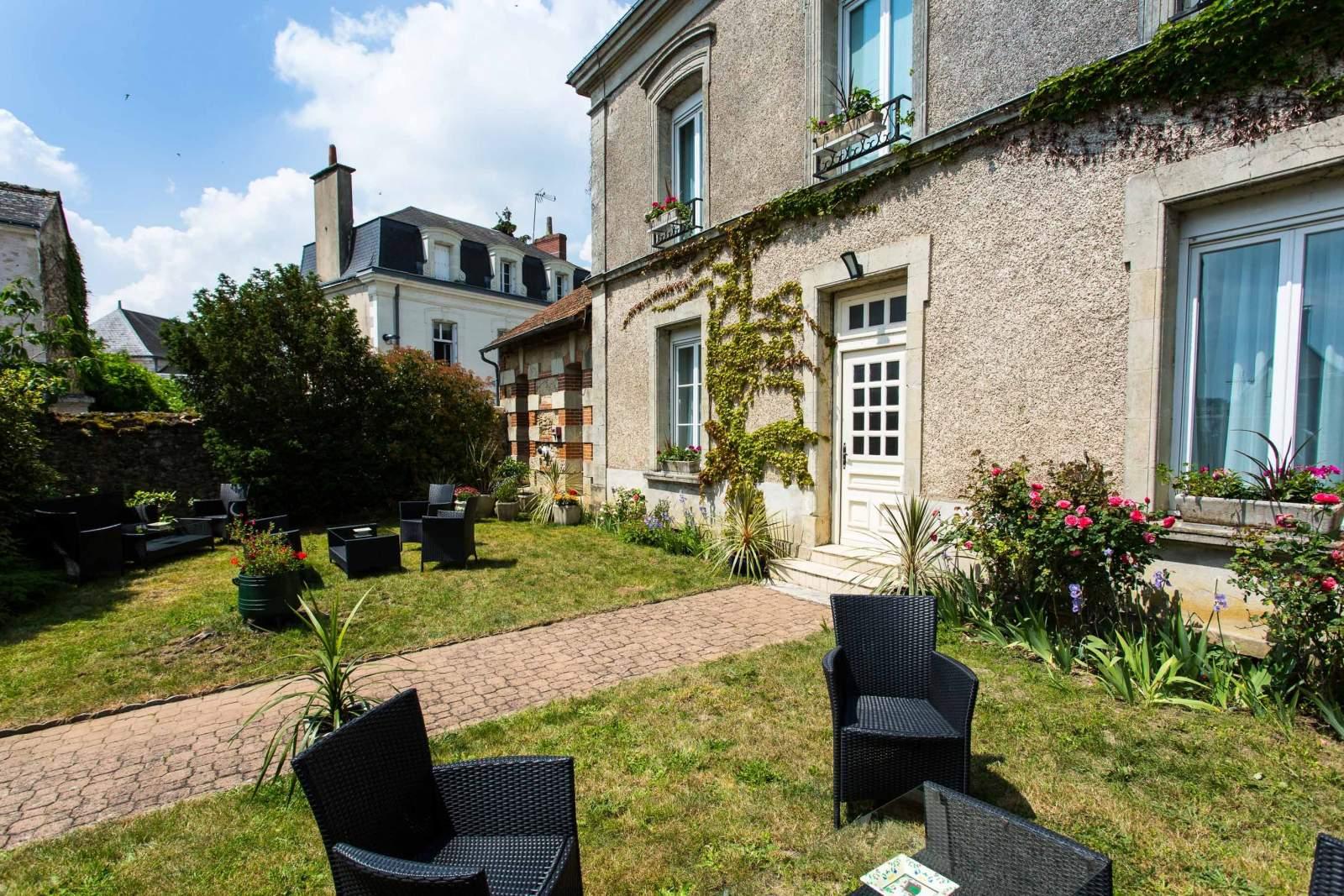Logis Hotels Restaurant La Mere Hamard Semblancay Экстерьер фото