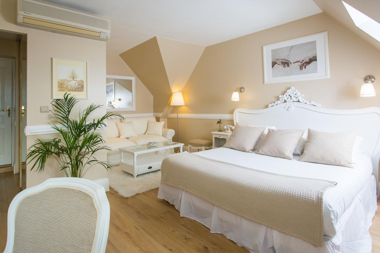 Logis Hotels Restaurant La Mere Hamard Semblancay Экстерьер фото