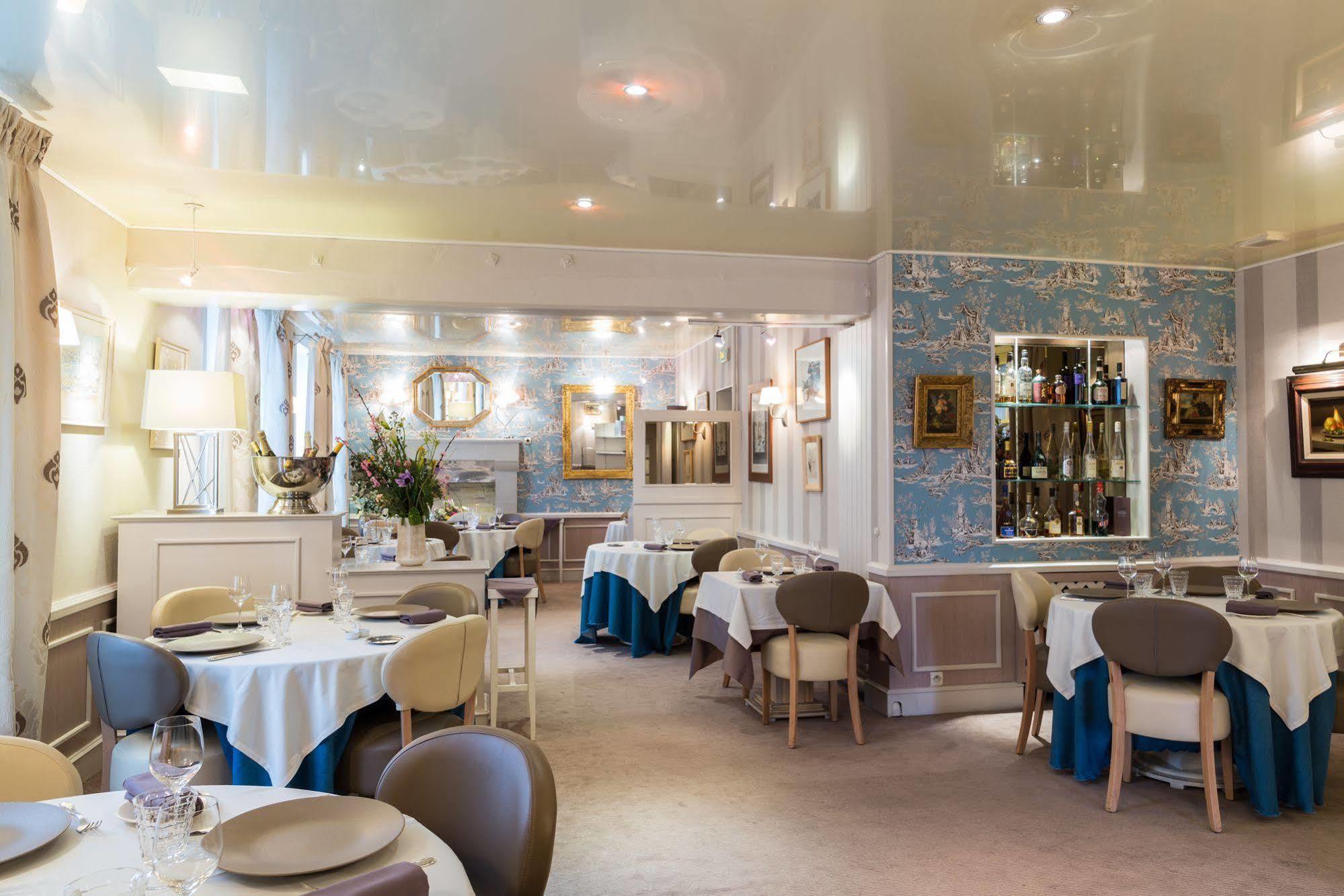 Logis Hotels Restaurant La Mere Hamard Semblancay Экстерьер фото